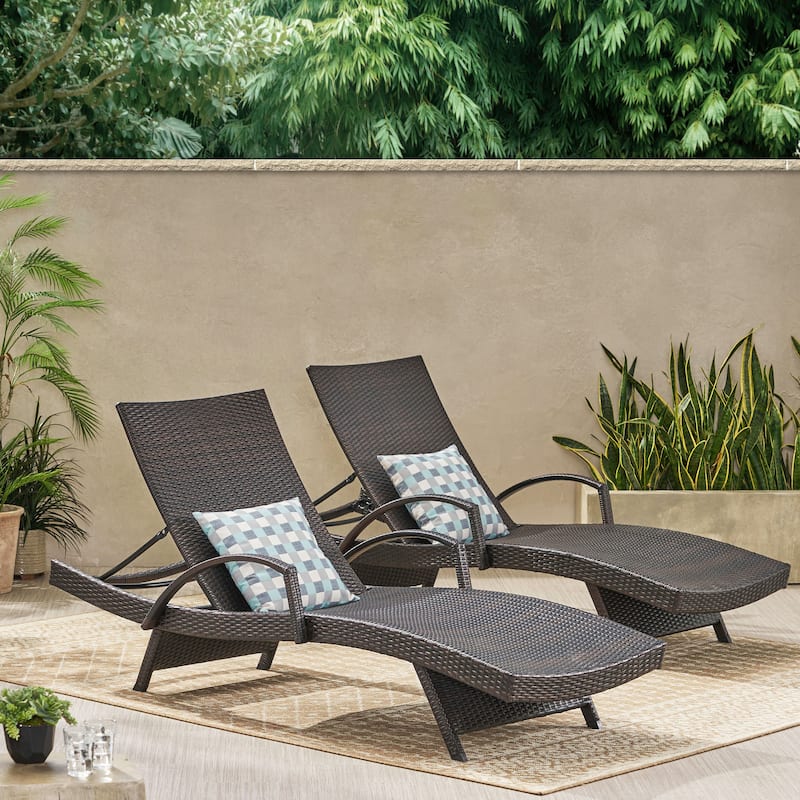 Roomfitters PE Wicker Chaise Lounge with Arm for Outdoor Relaxation, Adjustable Backrest, Stylish Patio Furniture