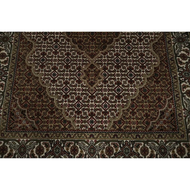 Hand Knotted Oriental 100% Wool Carpet Traditional Floral Beige & Ivories Tabriz-Mahi Area Rug - 6' 0'' X 4' 0''