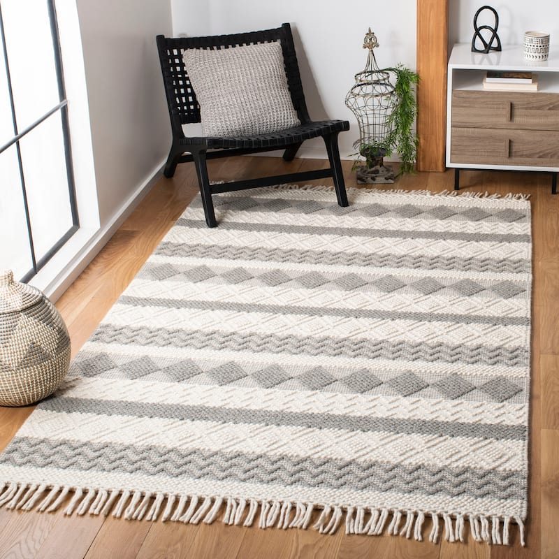 SAFAVIEH Handmade Natura Quitterie Moroccan Wool Rug - 5' x 8' - Ivory/Grey