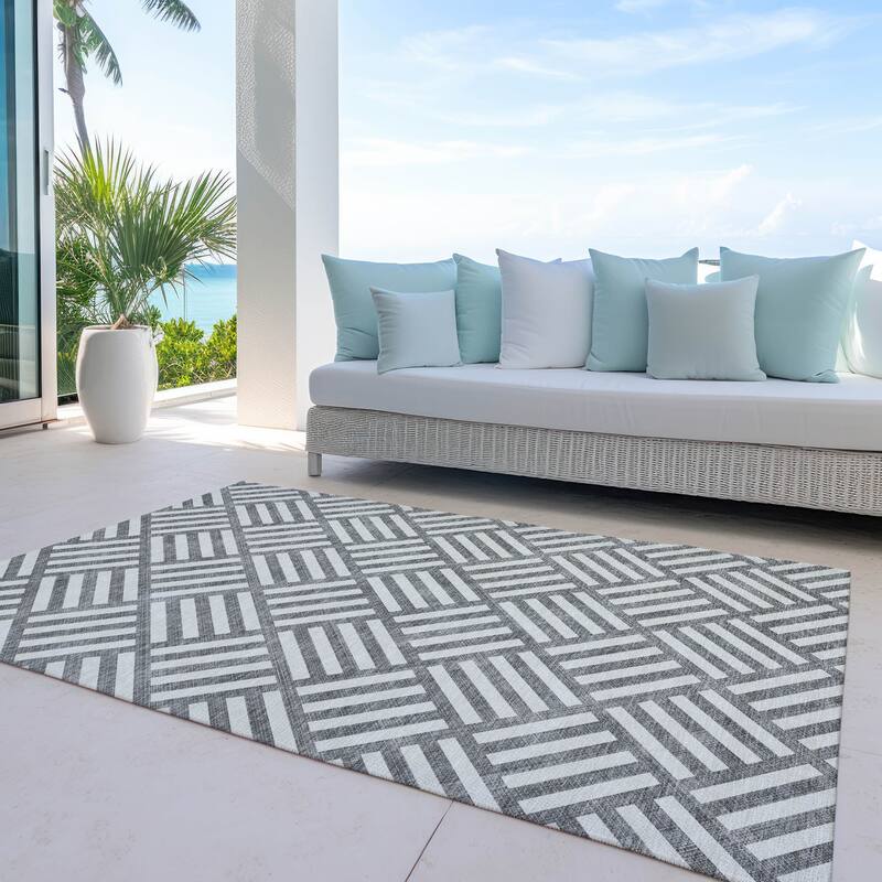 Machine Washable Indoor/ Outdoor Chantille Contemporary Geo Rug