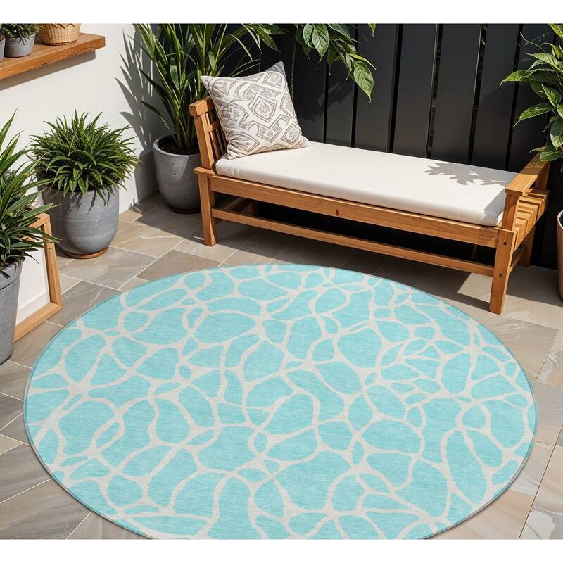 HomeRoots Geometric Transitional Rectangle Outdoor Rug - 8' Round