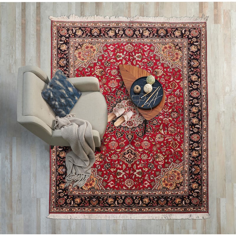 4'11''x6'7'' Hand Knotted Wool Red Traditional Rug - 4' 11'' x 6' 7''