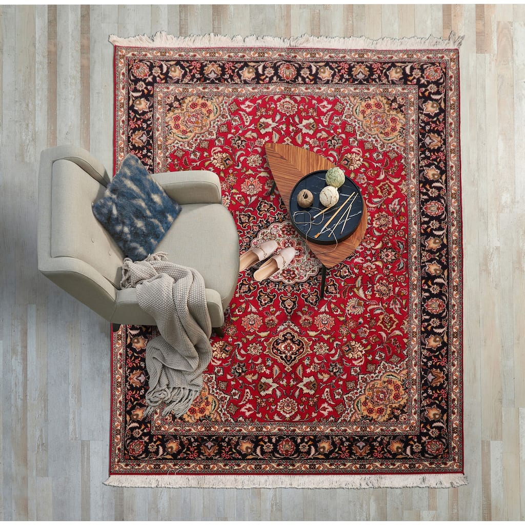 4'11''x6'7'' Hand Knotted Wool Red Traditional Rug - 4' 11'' x 6' 7''