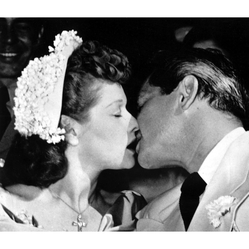 Shop Lucille Ball And Desi Arnaz Kissing Photo Print Overstock 25390071