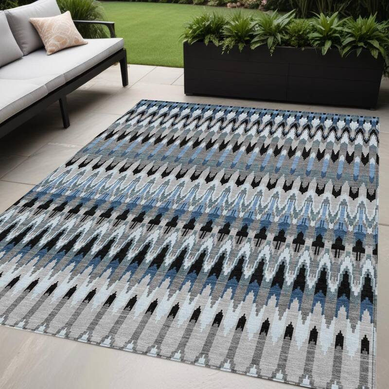 HomeRoots Southwestern Transitional Rectangle Outdoor Rug - 5' X 8'