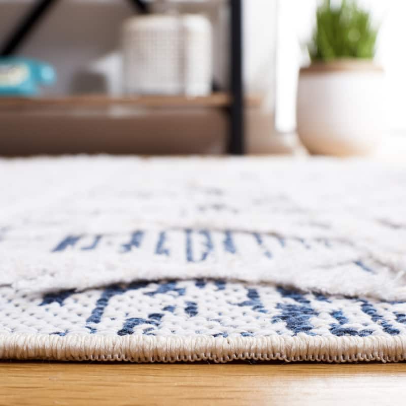 SAFAVIEH Augustine Tahmina Moroccan Boho Fringe Rug