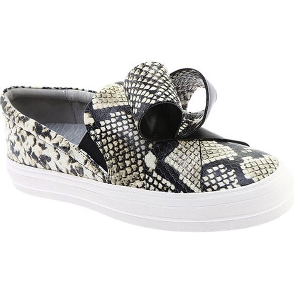 nine west slip on sneakers