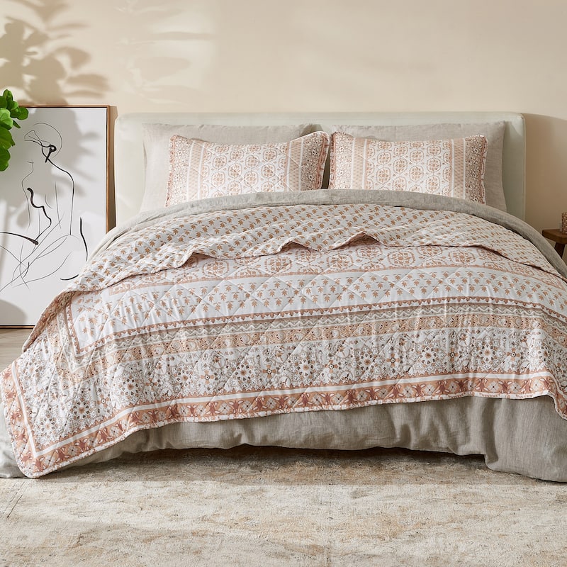 Patina Vie Maison Vintage-Inspired Floral Reversible Quilt Set with Shams - Block Floral - Gold - Twin