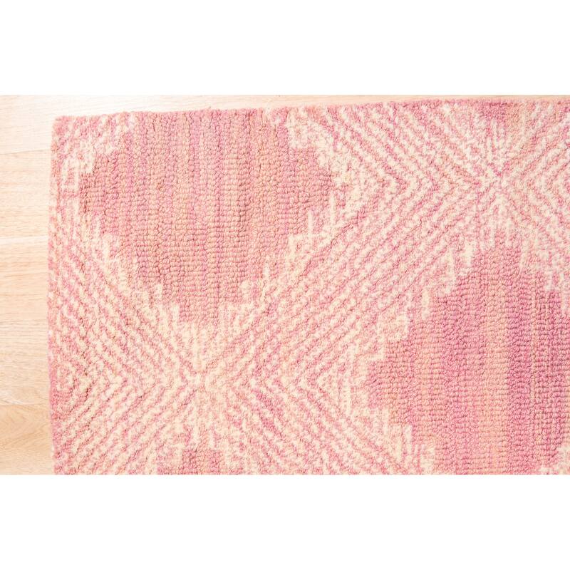 Hand-Tufted Wool Pink Contemporary Transitional Spring Rug - Modern Elegance and Playful Charm
