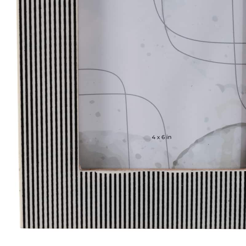 Resin Wood Lines Photo Frame - Black/White, 4x6 in.