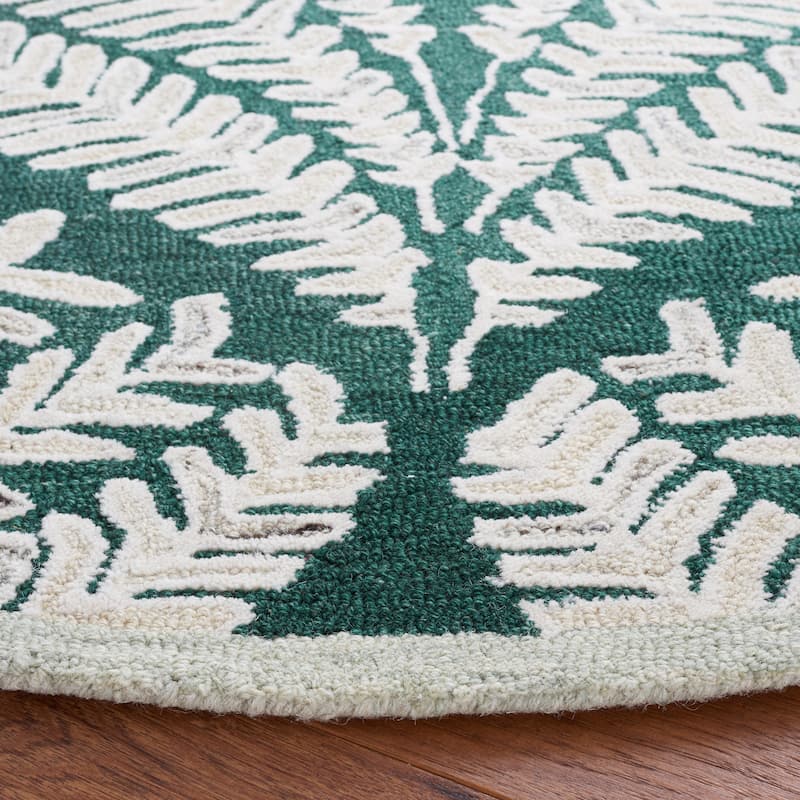 SAFAVIEH Handmade Capri Ilianka Wool Rug