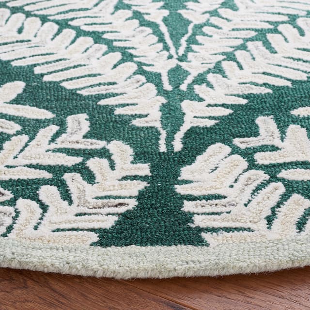 SAFAVIEH Handmade Capri Ilianka Wool Rug