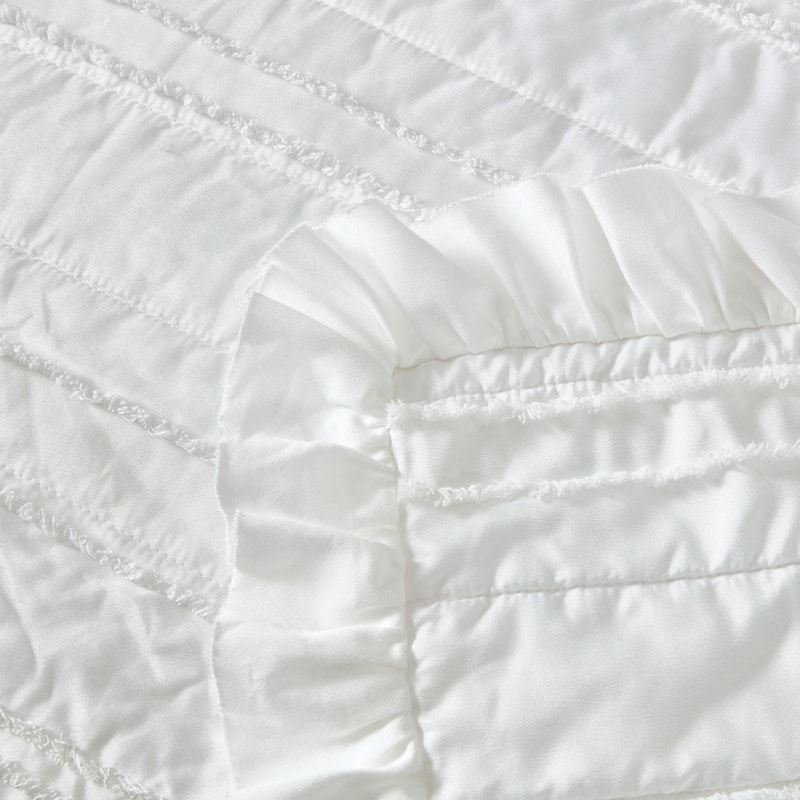 Beaute Living Ruffle Stripe Clip 3-piece Quilt Set