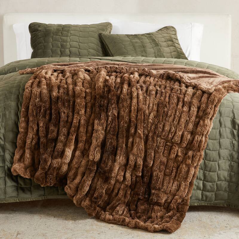 Luxurious Ruched Faux Fur Reversible Microfiber Throw