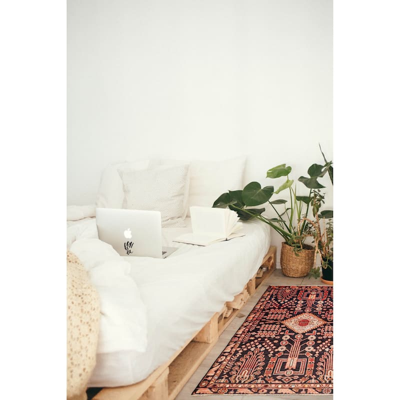 ECARPETGALLERY Hand-knotted Andelz Black Wool Rug - 4'2 x 6'5