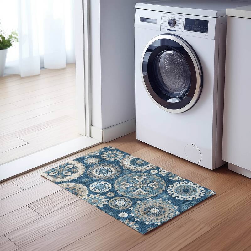 Machine Washable Indoor/ Outdoor Chantille Casual Medallion Rug