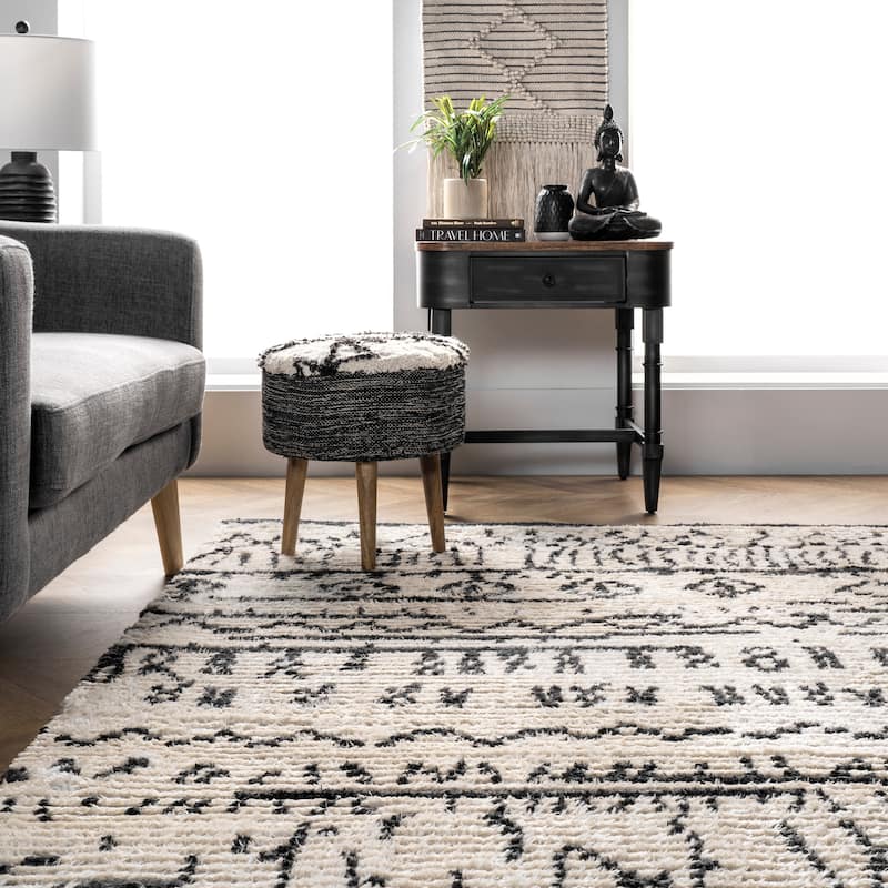 Nuloom Tessa Tribal Soft Shag Fringe Area Rug