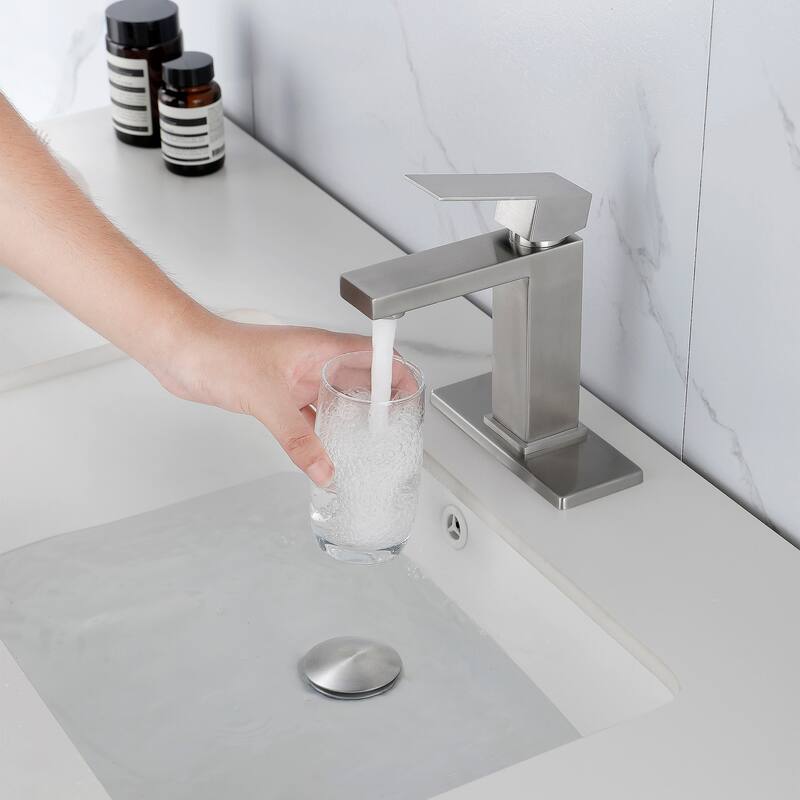 Single Handle Bathroom Sink Faucet with Pop-Up Drain (with Overflow)