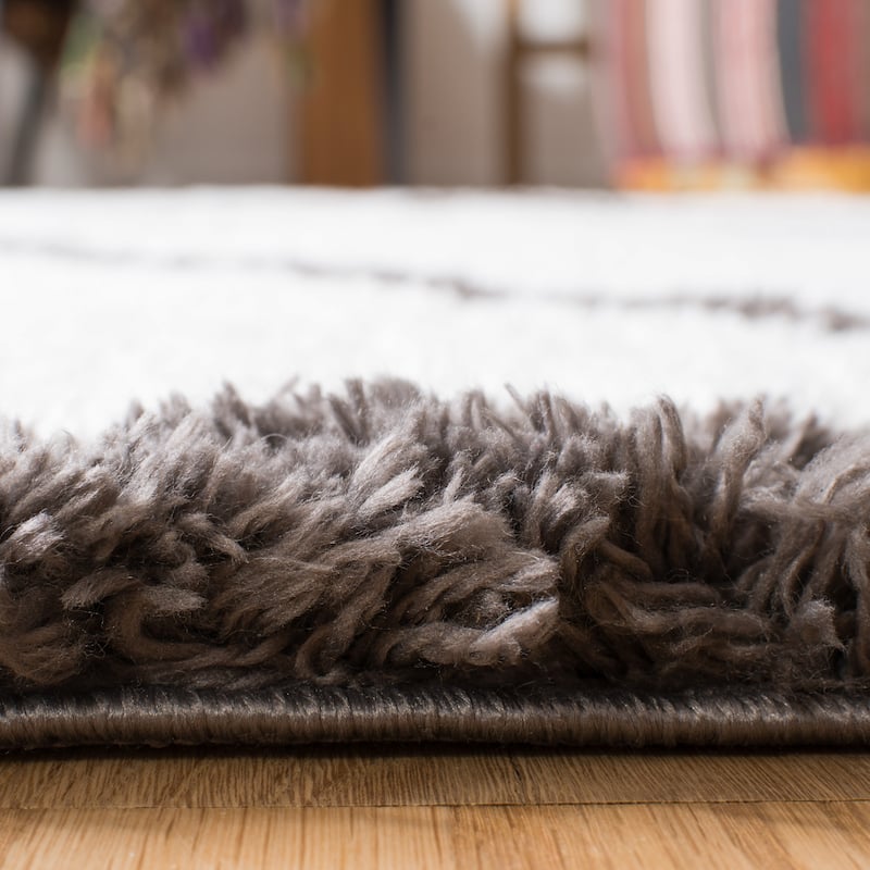 SAFAVIEH Carmella Liucija Shag Trellis Polyester Rug
