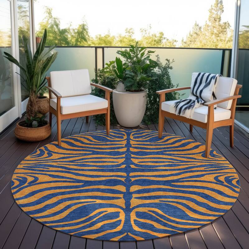 Machine Washable Indoor/ Outdoor Modern Animal Print Chantille Rug