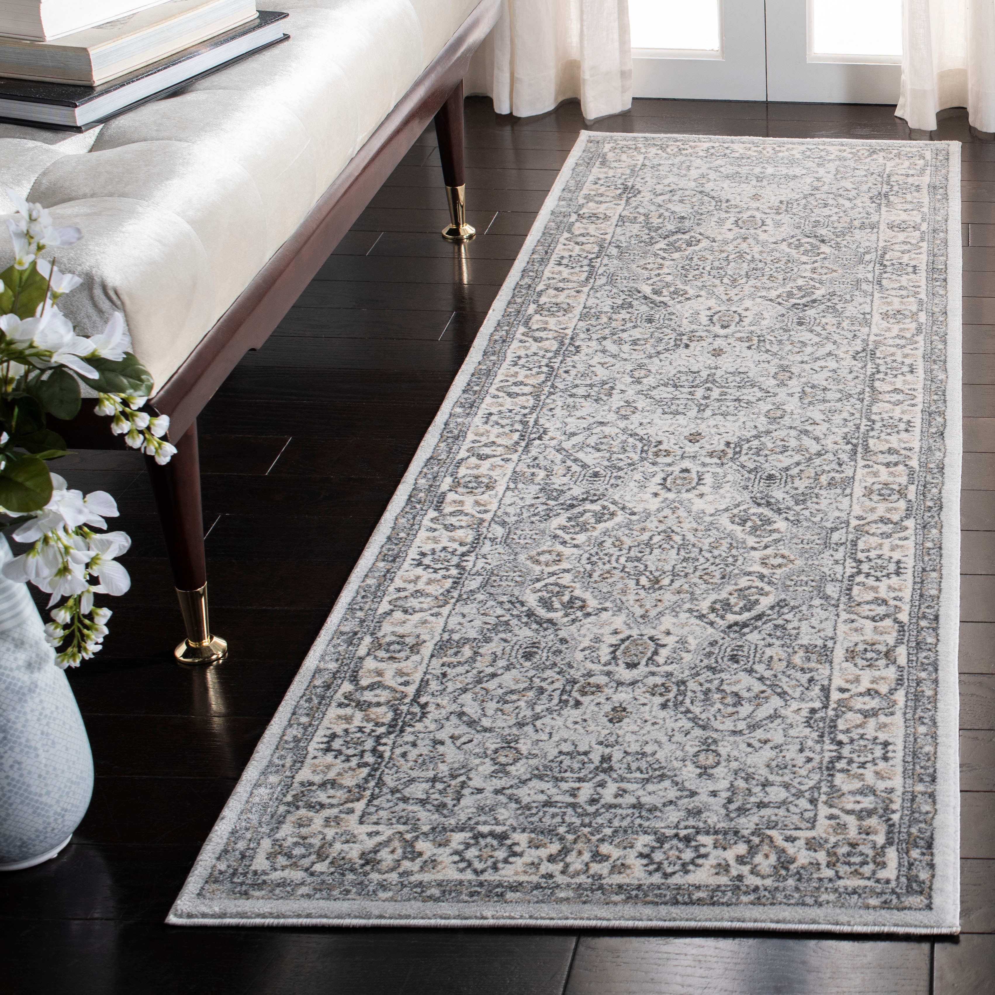 SAFAVIEH Isabella Roxann Traditional Oriental Rug - On Sale