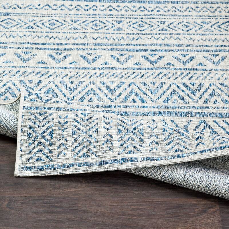 Artistic Weavers Powlett Vintage Southwestern Indoor/ Outdoor Area Rug