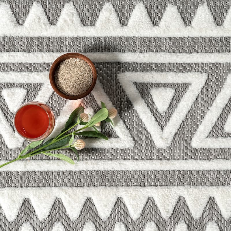 Nuloom Lanelle Tribal Banded Indoor/Outdoor Area Rug