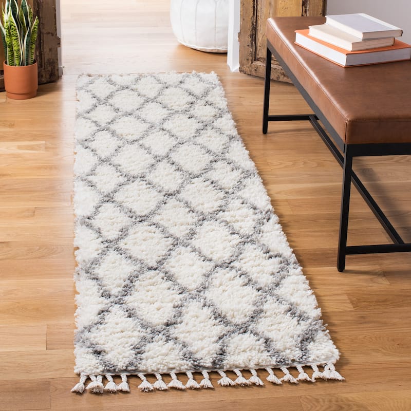SAFAVIEH Moroccan Tassel Shag Almeta Diamond 1.5-inch Thick Rug - 2'2" x 8' Runner - Ivory/Light Grey