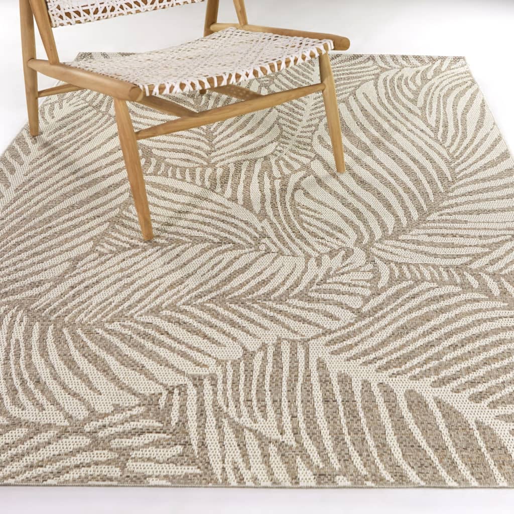 Raiko Coastal Leaf Patio Indoor/Outdoor Area Rug