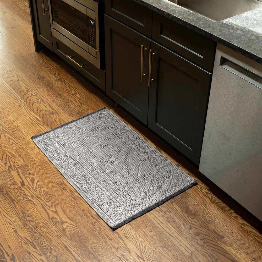 Alameda Solid Color Medallion Machine Washable Indoor Area Rug