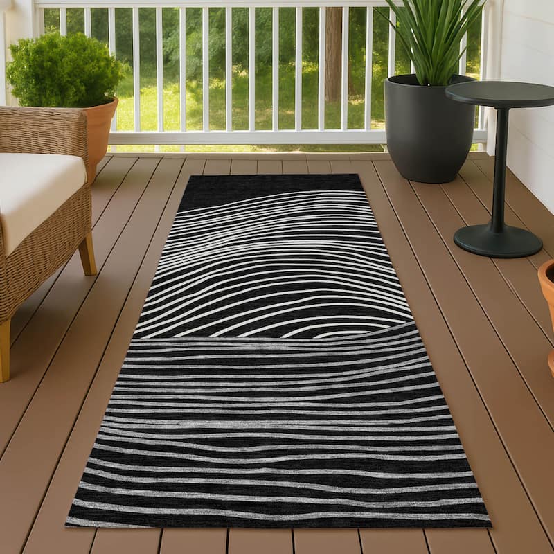 Machine Washable Indoor/ Outdoor Modern Arches Chantille Rug - Black - 2'3" x 7'6"