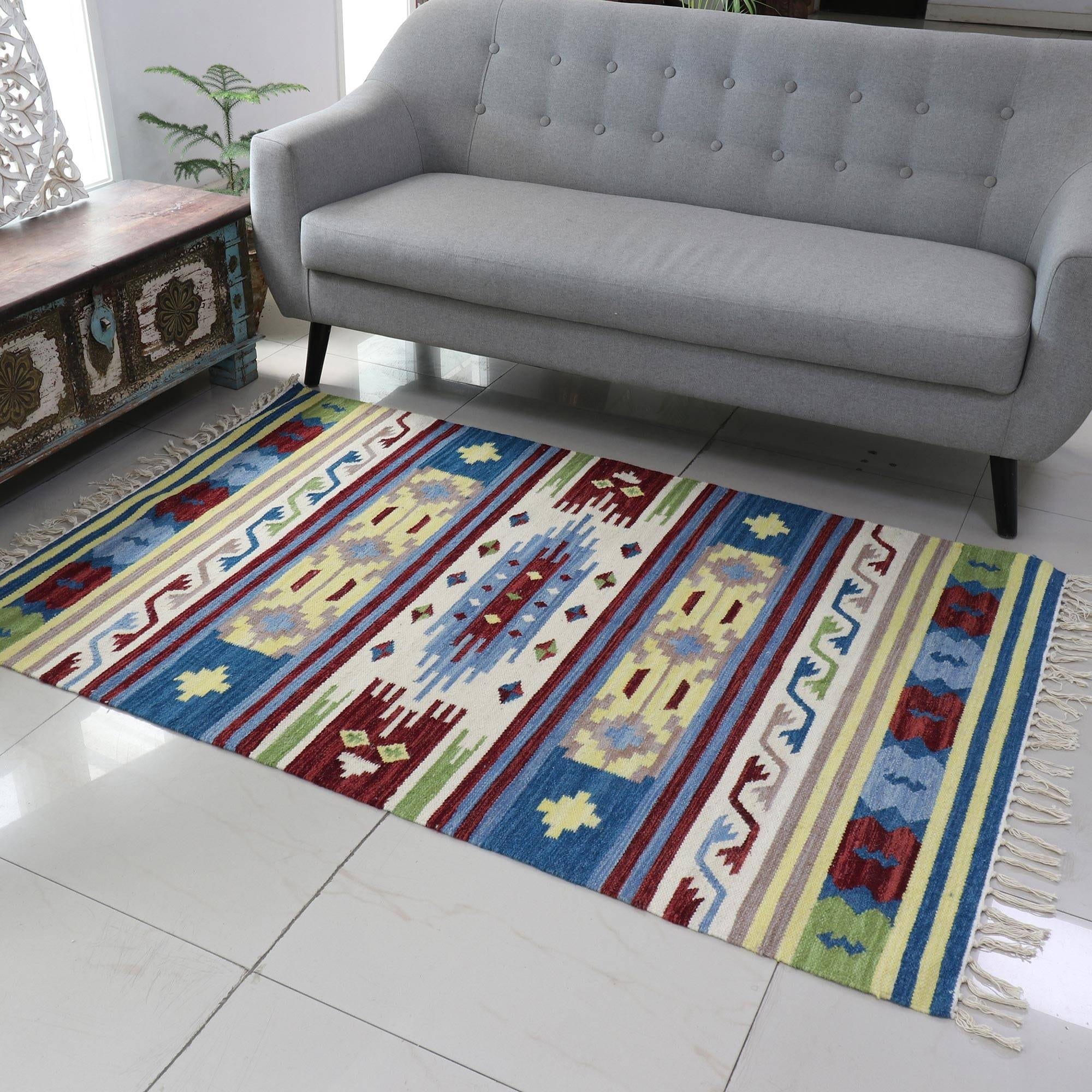 https://ak1.ostkcdn.com/images/products/is/images/direct/ed4a0b84d86a9c715e18a67001bb5205725a7179/Handmade-Spring-Fireworks-Wool-area-rug-%28India-%29.jpg