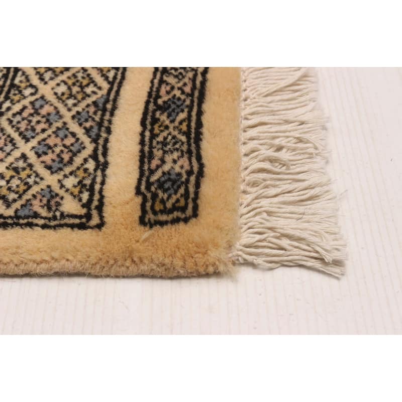 ECARPETGALLERY Hand-knotted Peshawar Bokhara Ivory Wool Rug - 2'6 x 6'9