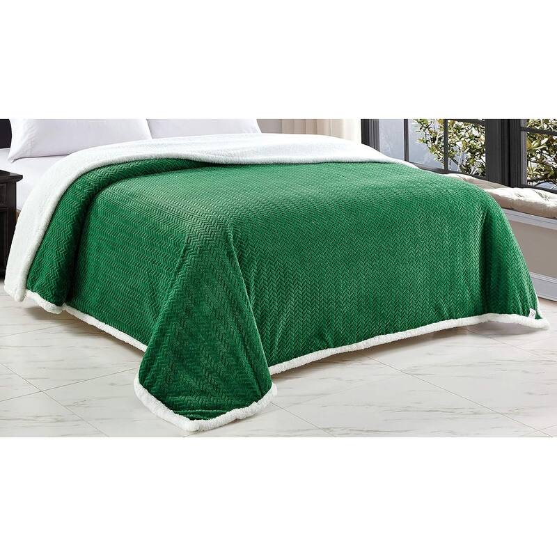 Décor&More HomeEssentials Extra Heavy and Plush Chevron Braided Queen Size Microplush Blanket with Sherpa Backing 90x90 - Green
