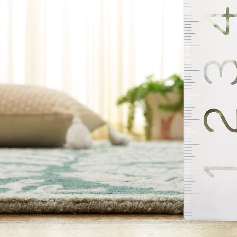 SAFAVIEH Handmade Capri Kert Wool Rug