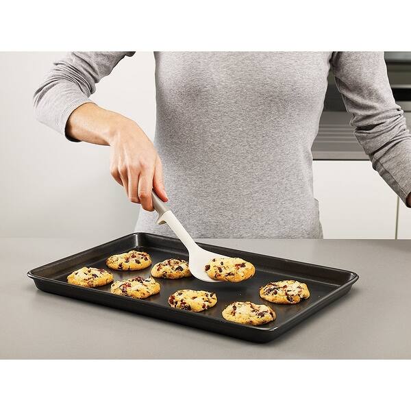 https://ak1.ostkcdn.com/images/products/is/images/direct/ed60d1374bc1b2df2f52a9636a3cb99ae39f7c1e/Joseph-Joseph-Elevate-Silicone-3-piece-Baking-Set-%2C-Multicolored.jpg?impolicy=medium