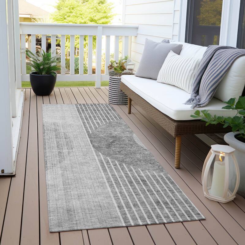 Machine Washable Indoor/ Outdoor Chantille Contemporary Geo Rug