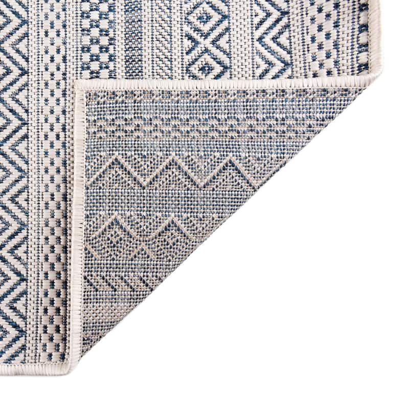 Outdoor Laaset Collection Area Rug