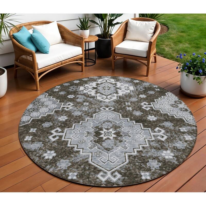 HomeRoots Medallion Traditional Rectangle Outdoor Rug - 8' Round