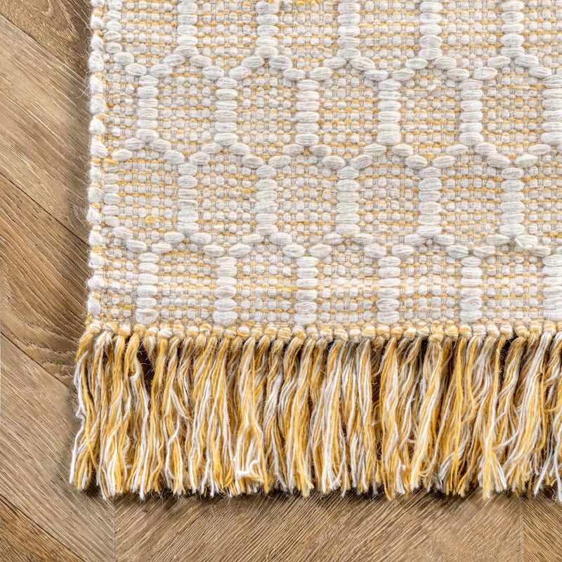 Nuloom Wylie Honeycomb Wool Fringe Rug