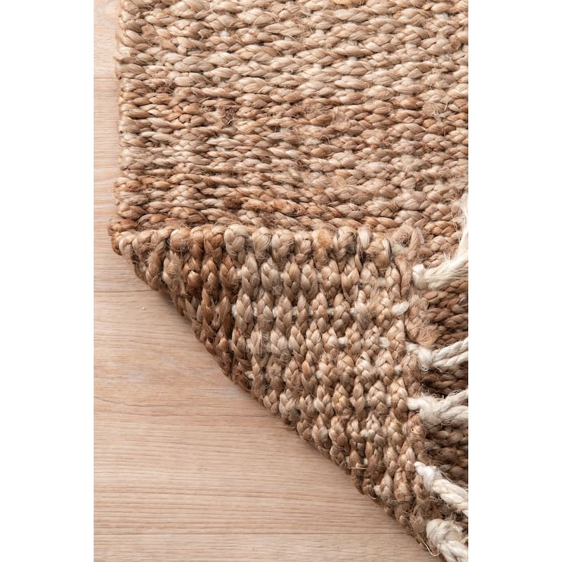 Nuloom Handmade Benavides Tassel Area Rug