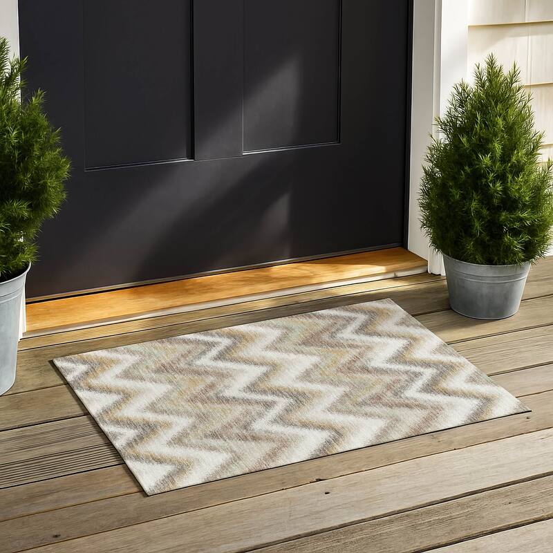 Machine Washable Indoor/ Outdoor Modern Chevron Chantille Rug - Ivory - 1'8" x 2'6"