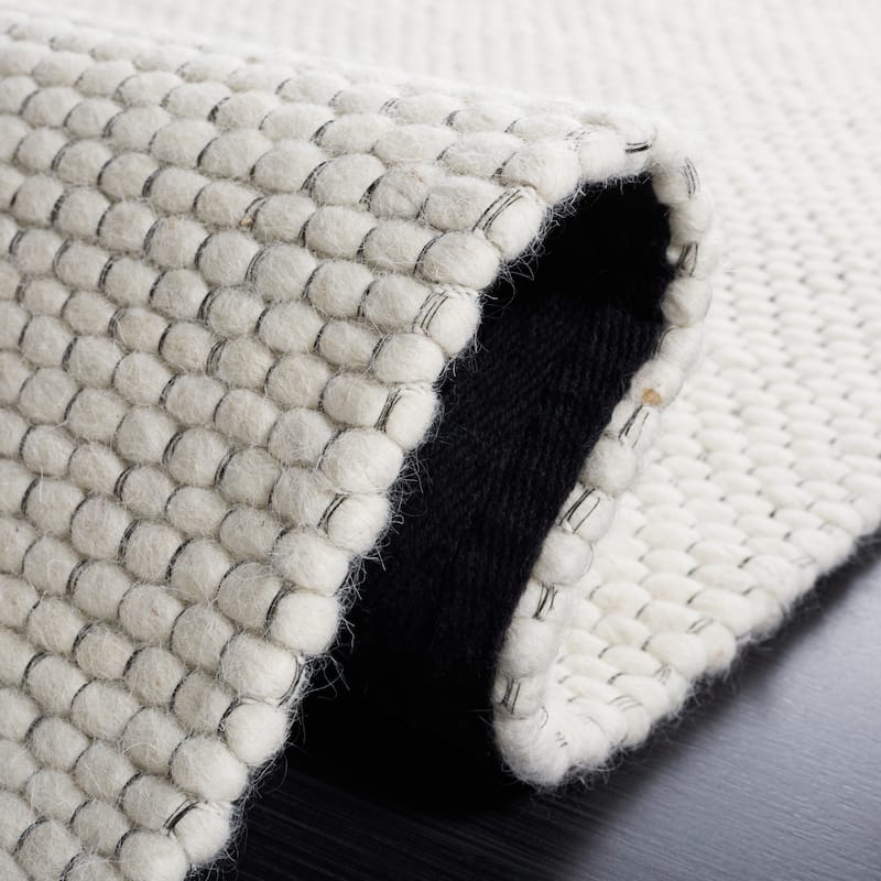SAFAVIEH Handmade Natura Refiqe Wool Rug