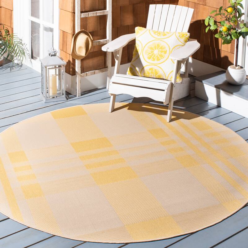 SAFAVIEH Courtyard Oriole Plaid Indoor/ Outdoor Waterproof Patio Backyard. - 6'7" Round - Gold/Beige