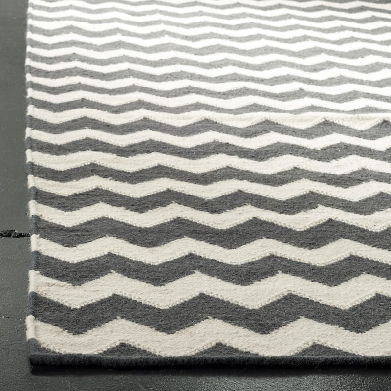 SAFAVIEH Handmade Flatweave Dhurries Kasturi Modern Wool Rug
