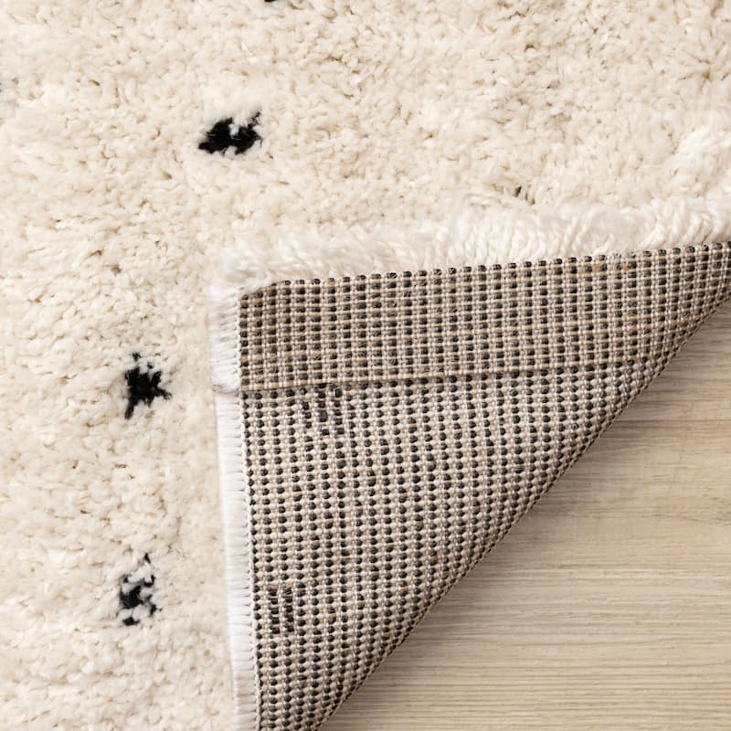 Cream Black Speckled Soft Shag Area Rug, 5'3" x 7'7"
