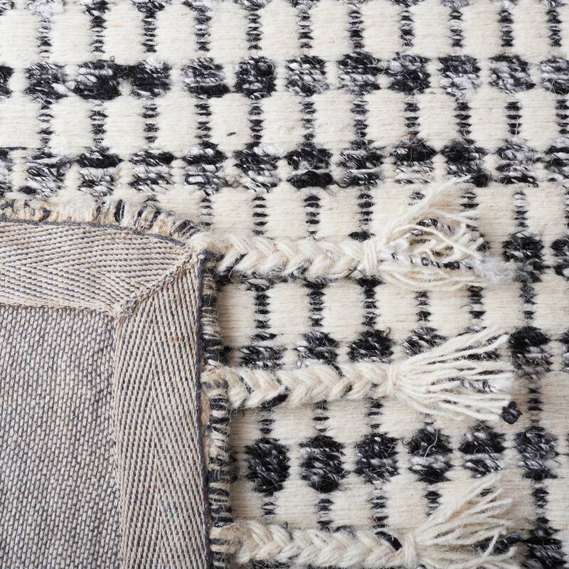 SAFAVIEH Handmade Casablanca Shag Ritsuko Wool Tassel Rug