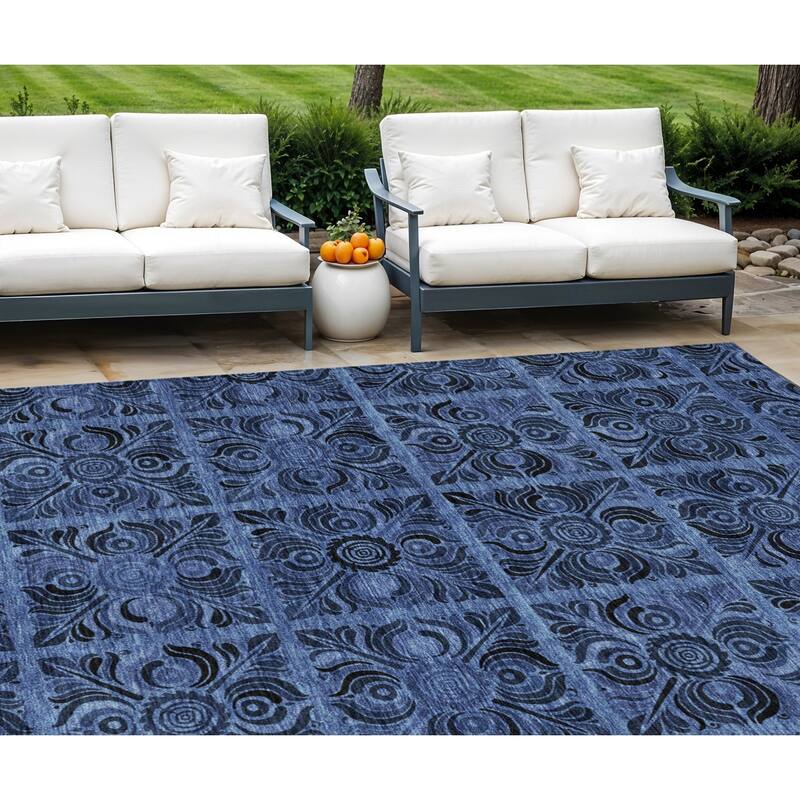 HomeRoots Medallion Transitional Rectangle Outdoor Rug - 9' X 12'