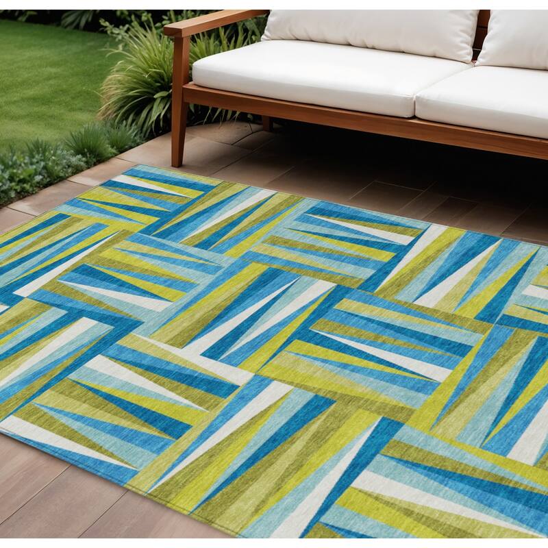 HomeRoots Geometric Transitional Rectangle Outdoor Rug - 10' X 14'