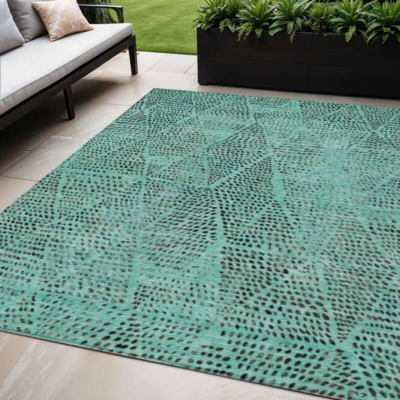 HomeRoots Geometric Transitional Rectangle Outdoor Rug - 5' X 8'